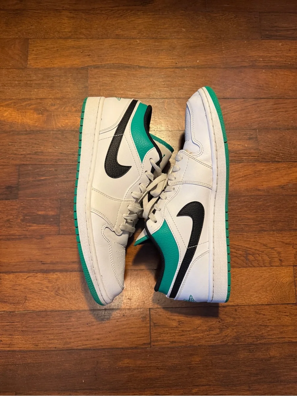 Jordan 1 Lows in Green and White - Picture 3 of 8